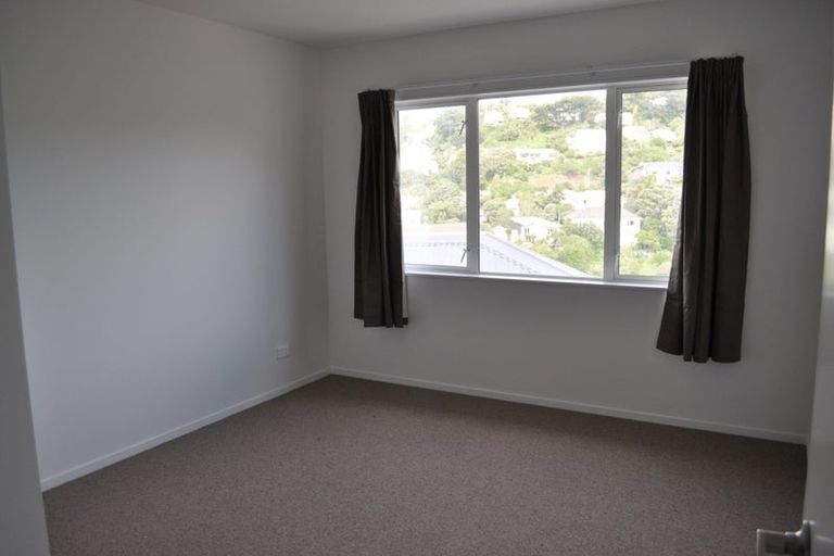 Photo of property in 10 Kopiko Way, Brooklyn, Wellington, 6021