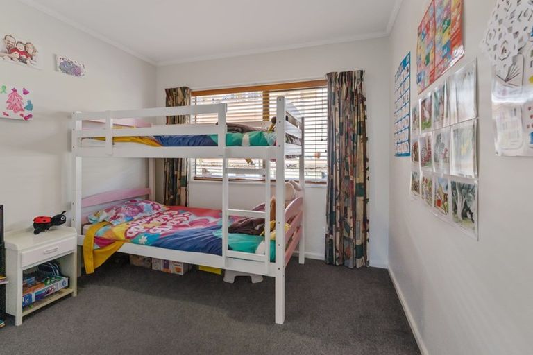 Photo of property in 49a Kakariki Grove, Waikanae, 5036