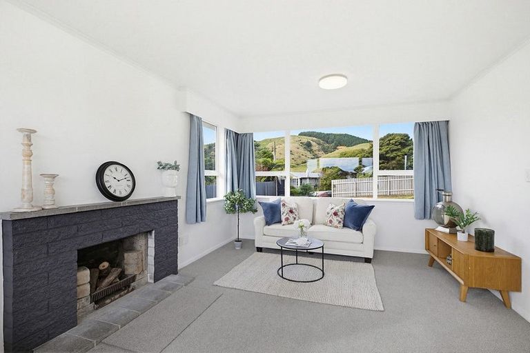 Photo of property in 135 Muri Road, Pukerua Bay, 5026