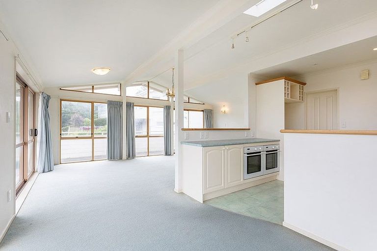 Photo of property in 17 Sea Vista Avenue, Beach Haven, Auckland, 0626