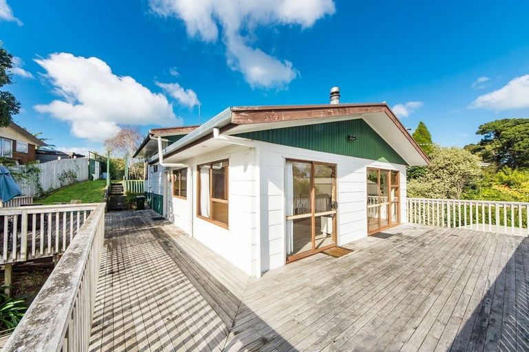 Photo of property in 11 Taioma Crescent, Te Atatu Peninsula, Auckland, 0610