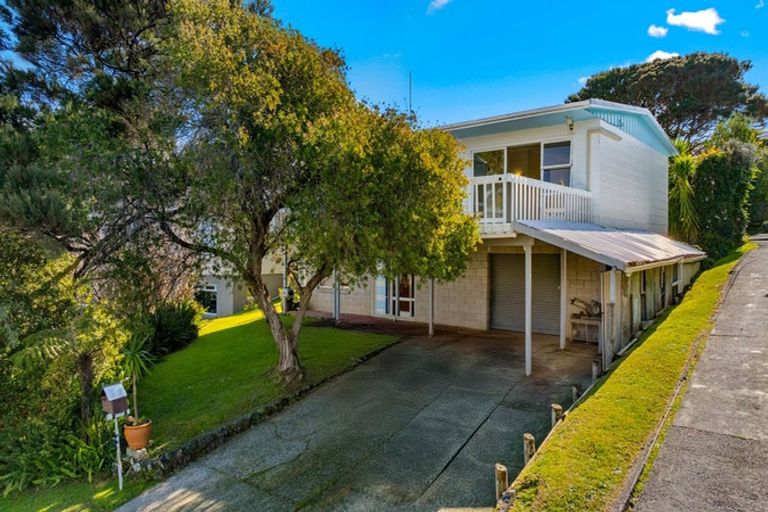 Photo of property in 39 Neptune Avenue, Beach Haven, Auckland, 0626