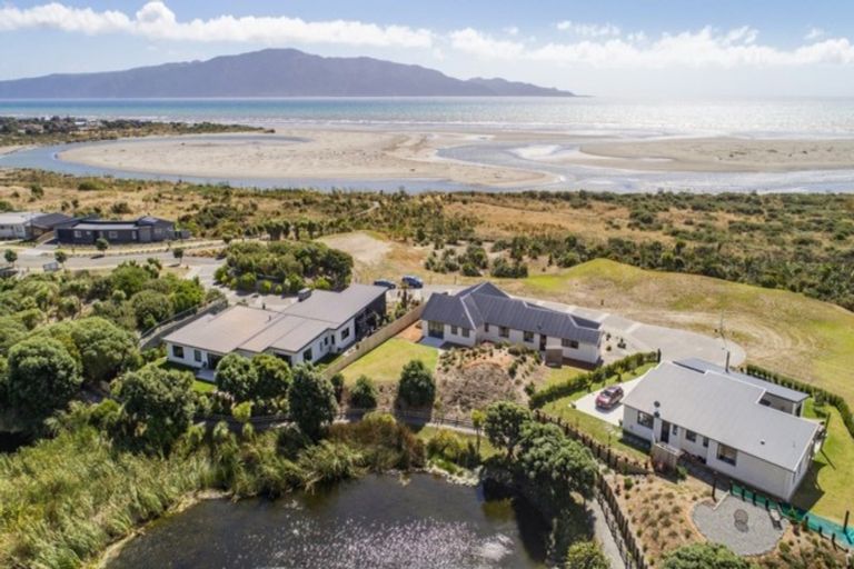 Photo of property in 16 Takahe Drive, Paraparaumu Beach, Paraparaumu, 5032