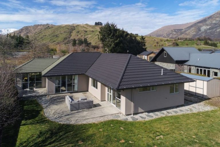 Photo of property in 42 Erskine Street, Lake Hayes, Queenstown, 9304