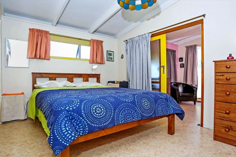 Photo of property in 6 Quiet Street, Te Atatu South, Auckland, 0610