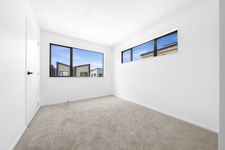 Photo of property in 16 Kiato Lane, Flat Bush, Auckland, 2019