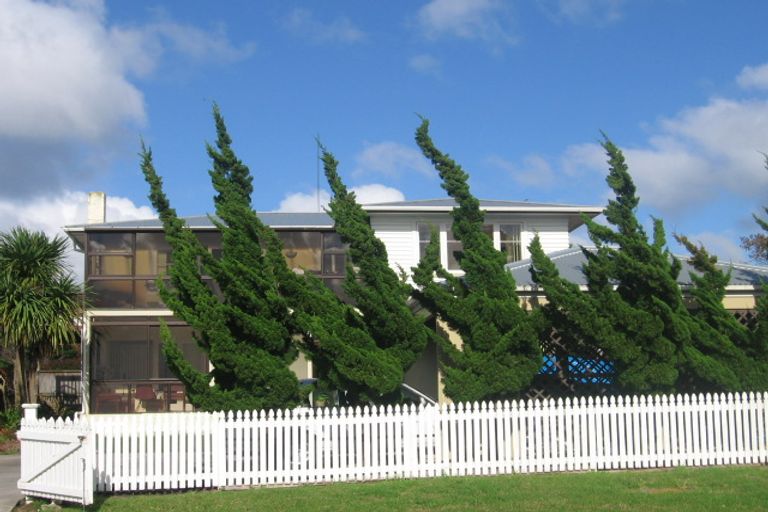 Photo of property in 117 Mcleod Road, Te Atatu South, Auckland, 0610