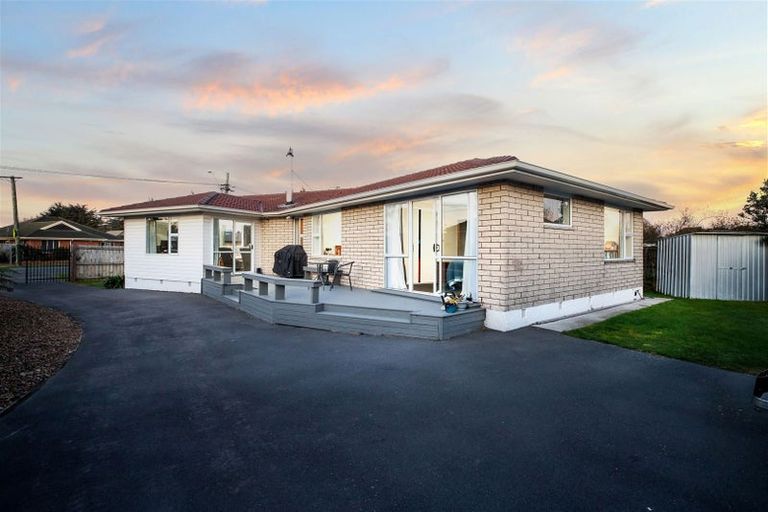 Photo of property in 426 Mairehau Road, Parklands, Christchurch, 8083