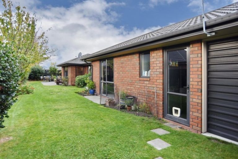 Photo of property in 2 Ross Place, Northwood, Christchurch, 8051