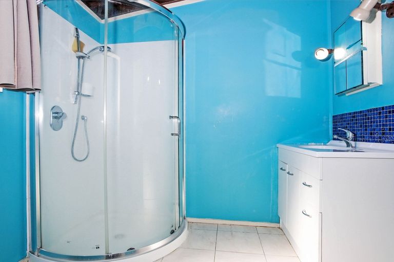 Photo of property in 6 Quiet Street, Te Atatu South, Auckland, 0610