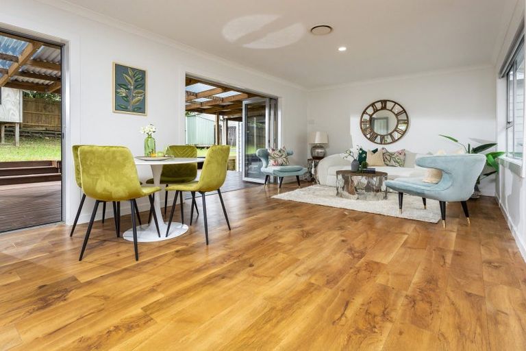 Photo of property in 22 St Catherine Crescent, West Harbour, Auckland, 0618