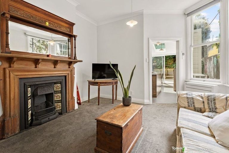 Photo of property in 23 Elizabeth Street, Mount Victoria, Wellington, 6011