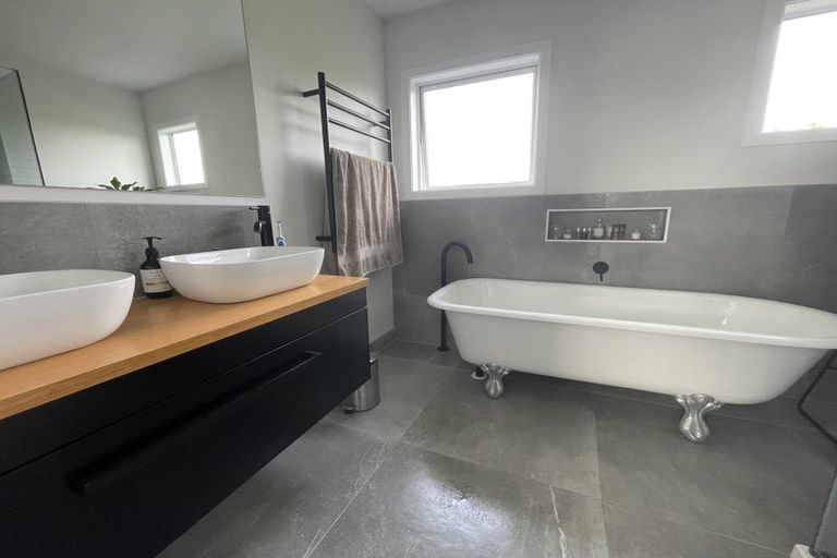 Photo of property in 11a River Road, Te Atatu Peninsula, Auckland, 0610