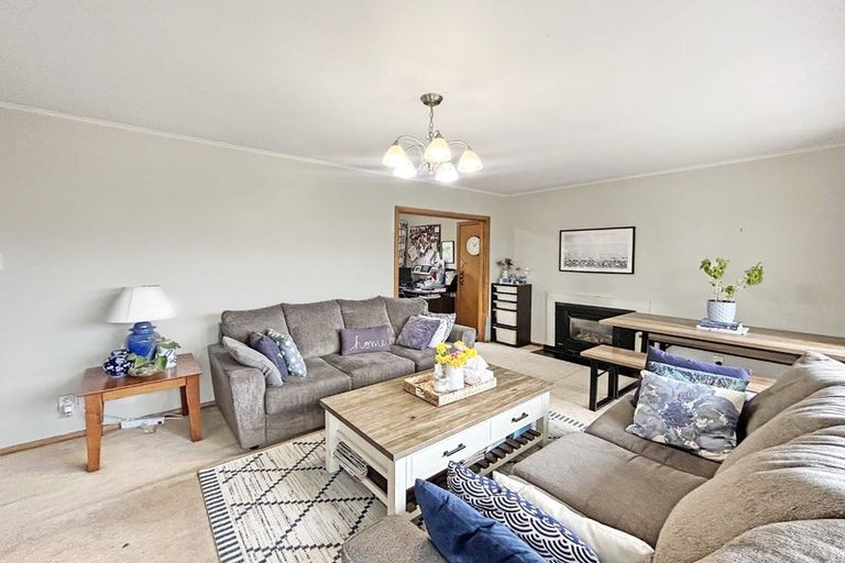 Photo of property in 18 Stirling Crescent, Hokowhitu, Palmerston North, 4410