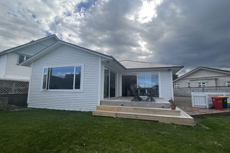 Photo of property in 42 Puru Crescent, Lyall Bay, Wellington, 6022