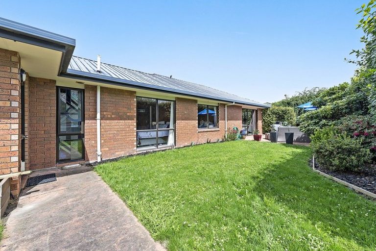 Photo of property in 98 Springs Road, Hornby, Christchurch, 8042
