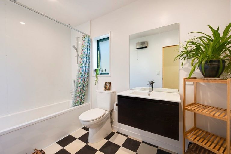 Photo of property in 2 Hector Close, Kingston, Athol, 9793