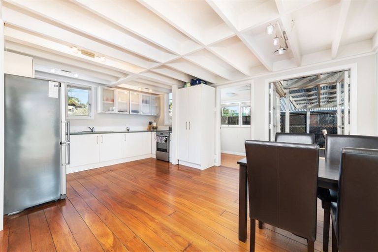 Photo of property in 13 Forest Hill Road, Henderson, Auckland, 0612