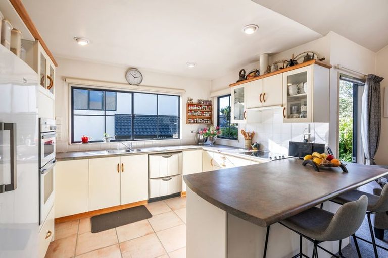 Photo of property in 12 Tyrico Close, Unsworth Heights, Auckland, 0632
