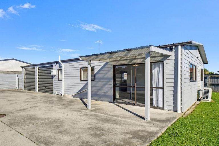 Photo of property in 26 Cumberland Place, Kelvin Grove, Palmerston North, 4414
