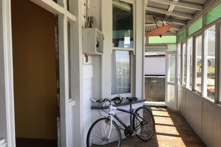 Photo of property in 35 Hankey Street, Mount Cook, Wellington, 6011