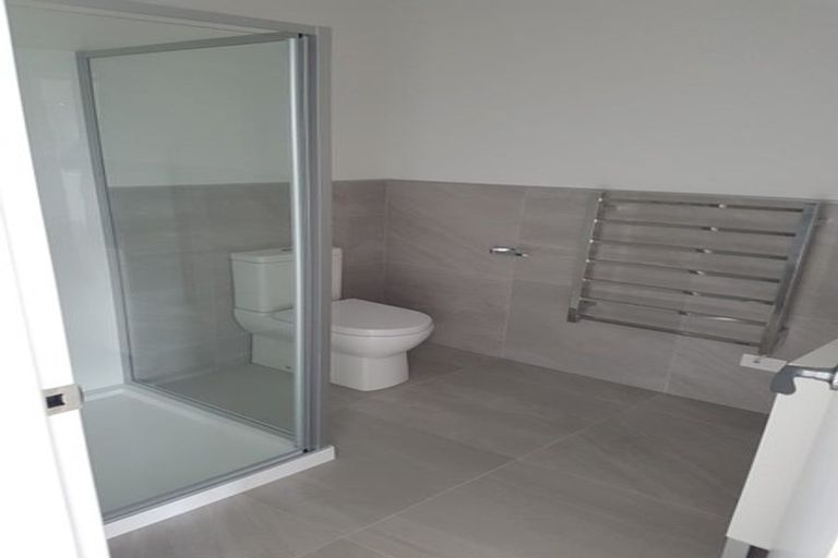 Photo of property in 9 Manutewhau Road, Massey, Auckland, 0614