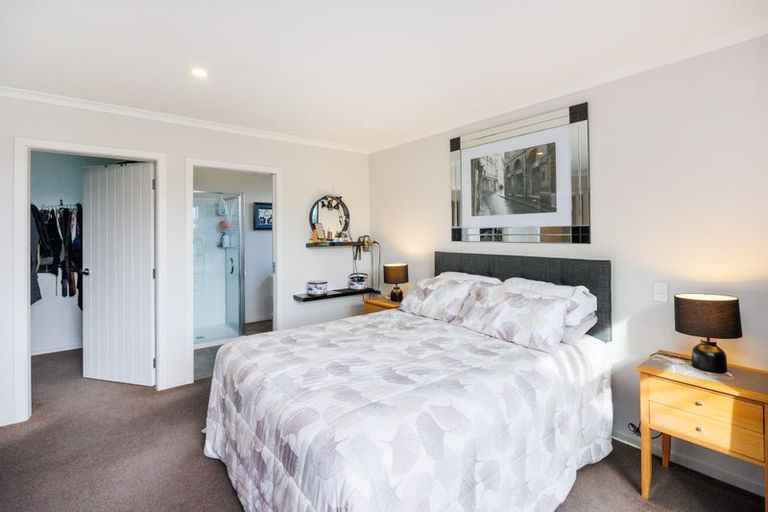 Photo of property in 12 Lorenzo Place, Kelvin Grove, Palmerston North, 4414