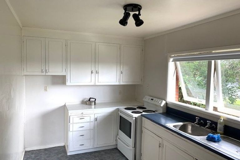 Photo of property in 2/1 Hatherlow Street, Glenfield, Auckland, 0629