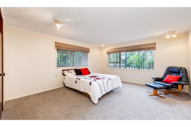 Photo of property in 7 Pokapu Street, Titirangi, Auckland, 0600
