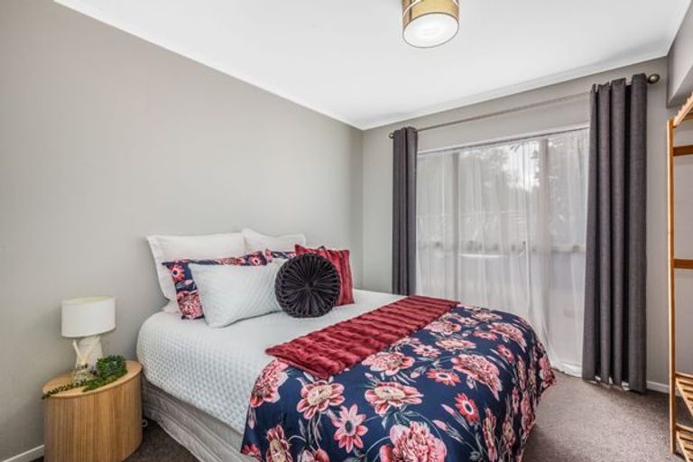 Photo of property in 2 Pohue Grove, Stokes Valley, Lower Hutt, 5019