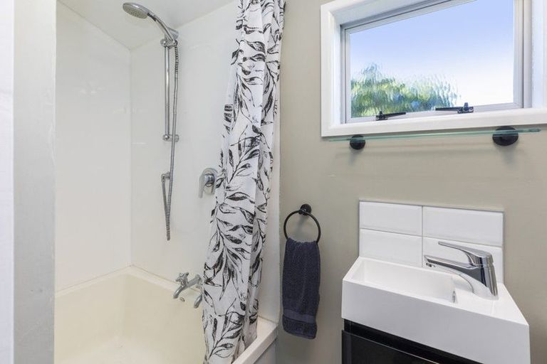 Photo of property in 4 Swindells Road, Waikuku Beach, 7473