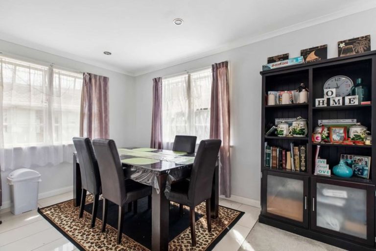 Photo of property in 24 Catkin Crescent, Papatoetoe, Auckland, 2025