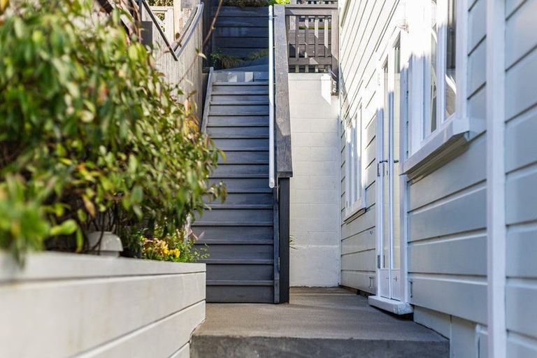 Photo of property in 27 Princess Terrace, Newtown, Wellington, 6021