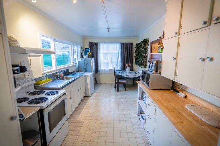 Photo of property in 32 Petherick Street, Taita, Lower Hutt, 5011