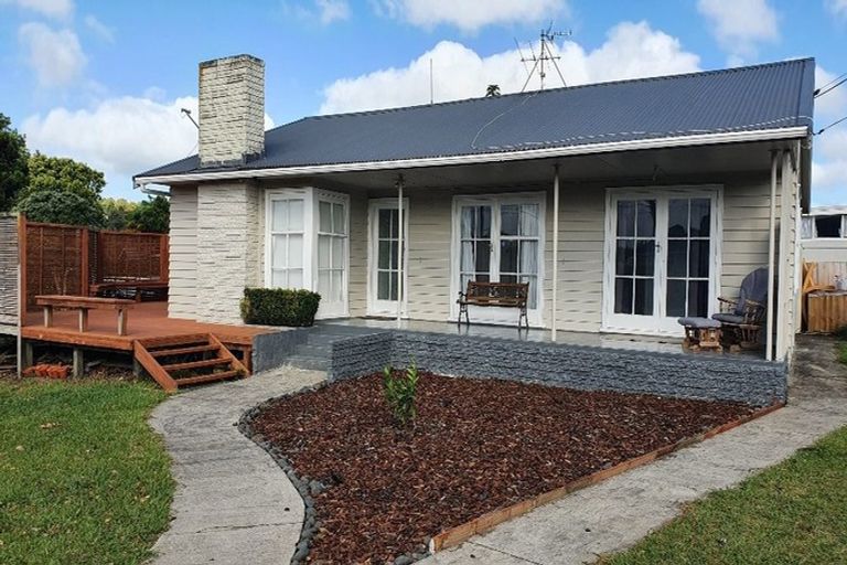 Photo of property in 1 Chippendale Crescent, Birkdale, Auckland, 0626