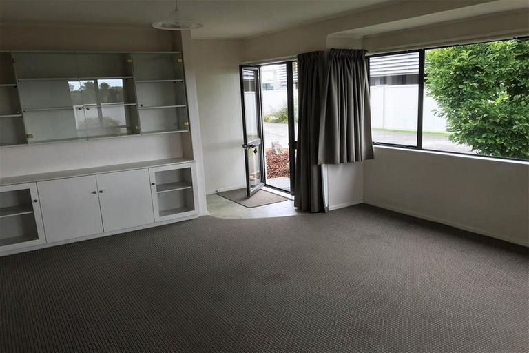 Photo of property in 2/10 Lee Road, Taradale, Napier, 4112