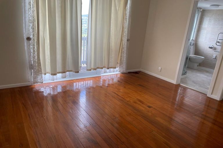 Photo of property in 16 Turville Crescent, Newlands, Wellington, 6037