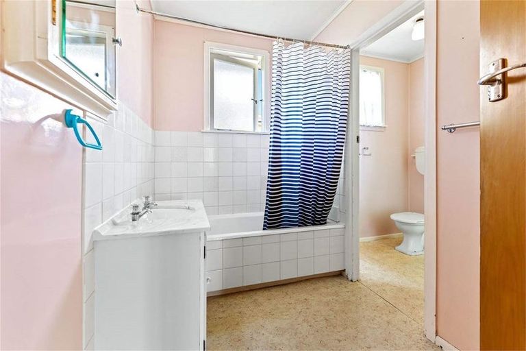 Photo of property in 11 Matapouri Road, Mangere Bridge, Auckland, 2022