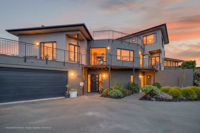Photo of property in 16 Stoneyridge Close, Mount Pleasant, Christchurch, 8081