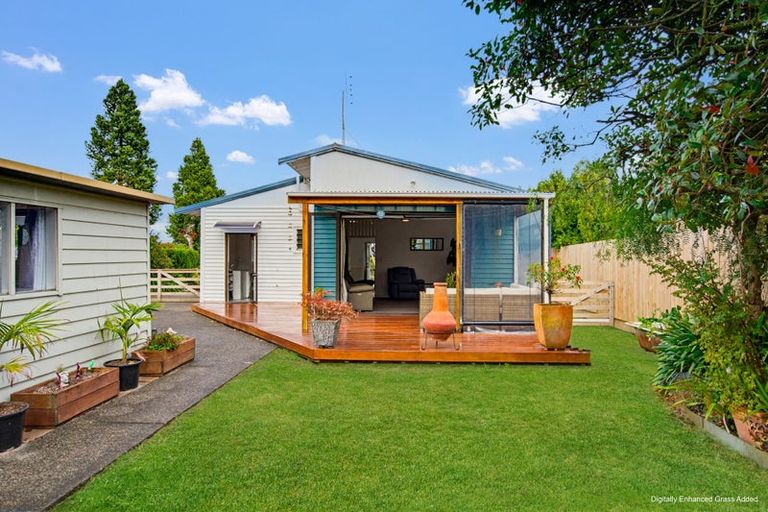 Photo of property in 6 Hull Road, Waiuku, 2123