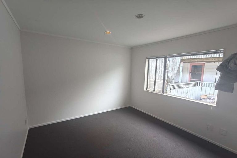 Photo of property in 16 Rotoiti Avenue, Pakuranga Heights, Auckland, 2010