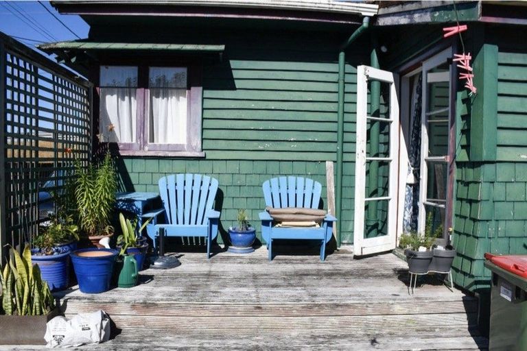 Photo of property in 16b Sulphur Beach Road, Northcote Point, Auckland, 0627