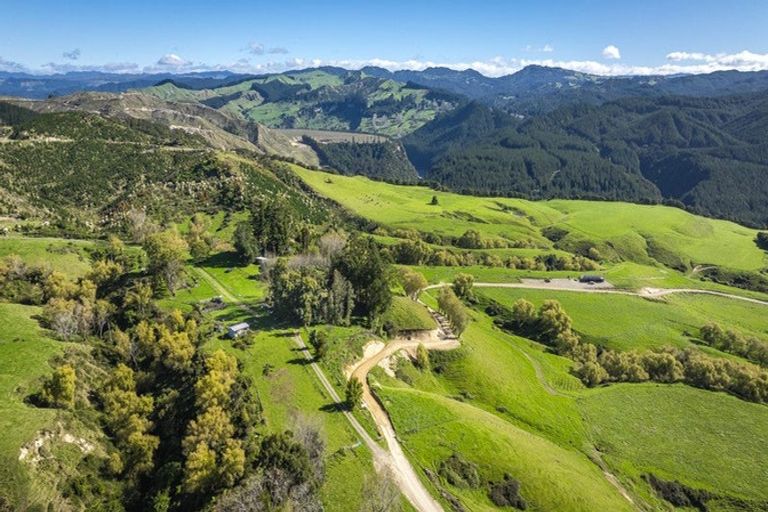 Photo of property in 888 Kakariki Farm Road, Kotemaori, 4188