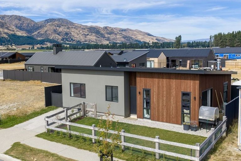 Photo of property in 5 Riley Street, Lake Hawea, 9382