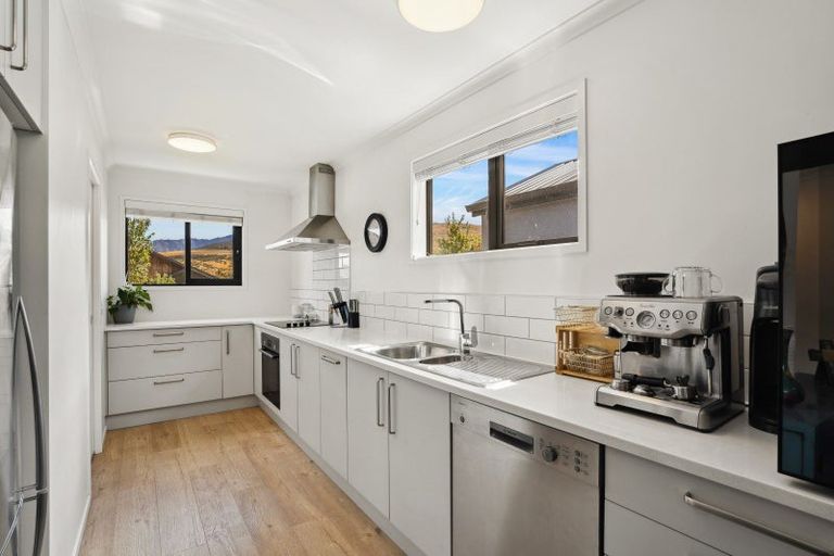 Photo of property in 39 Howden Drive, Jacks Point, 9371