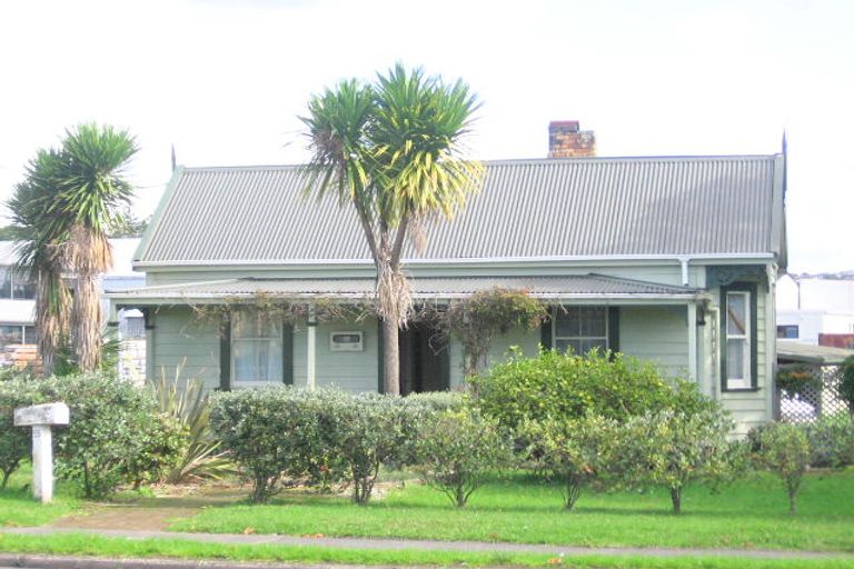 Photo of property in 55 Henderson Valley Road, Henderson, Auckland, 0612