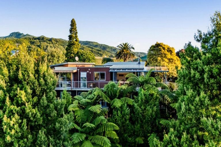 Photo of property in 127 Wairau Road, Oakura, 4314