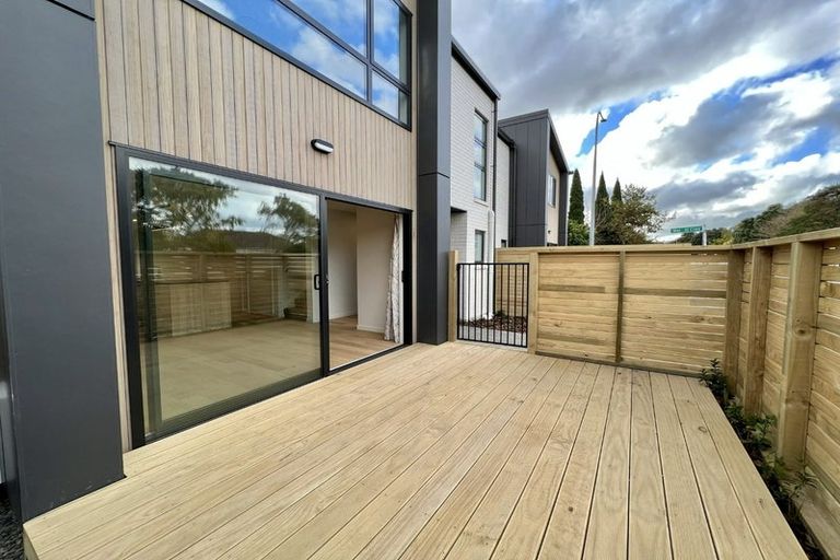 Photo of property in 35 Ludlam Crescent, Woburn, Lower Hutt, 5010