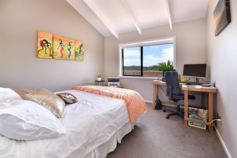 Photo of property in 3 Ngahere Views, Orewa, 0931