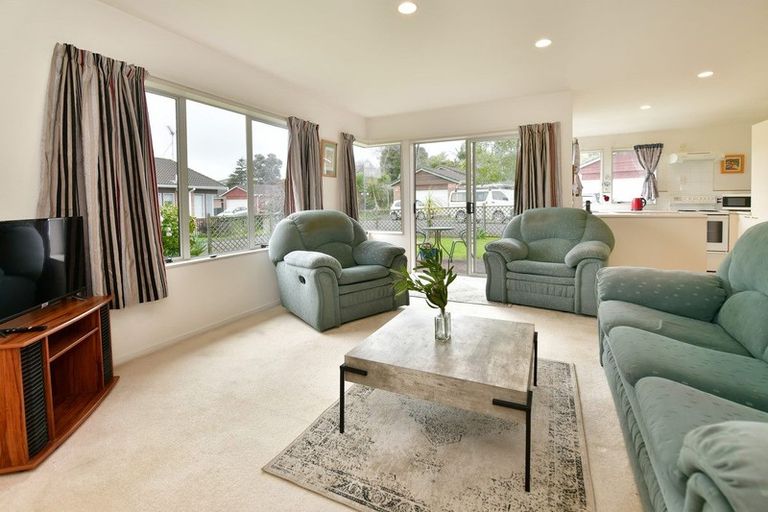 Photo of property in 15 The Grove, Red Beach, 0932